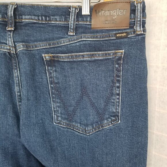 Men's Wrangler Jeans W42 x L30 Relaxed Fit Stretch - Picture 3 of 8